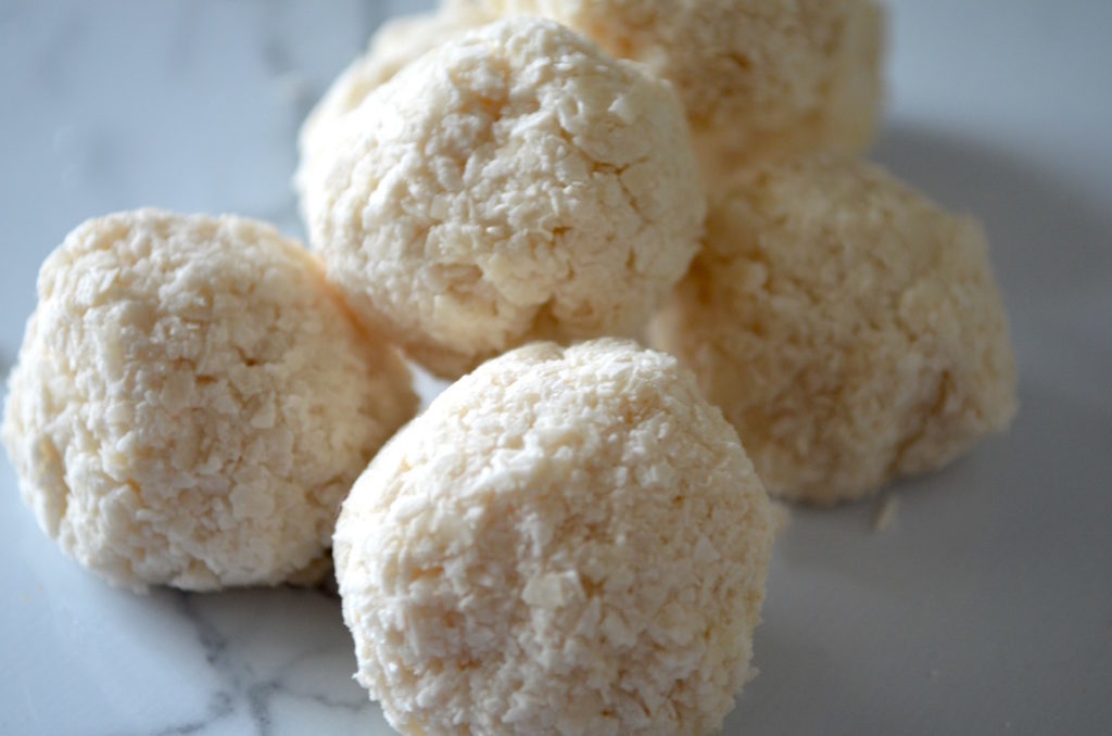 keto snowballs, Coconut Keto Snowballs