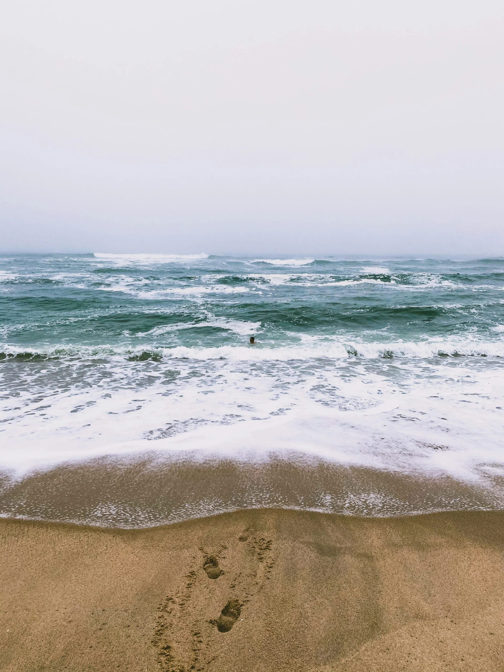 ocean waves crashing on shore during daytime